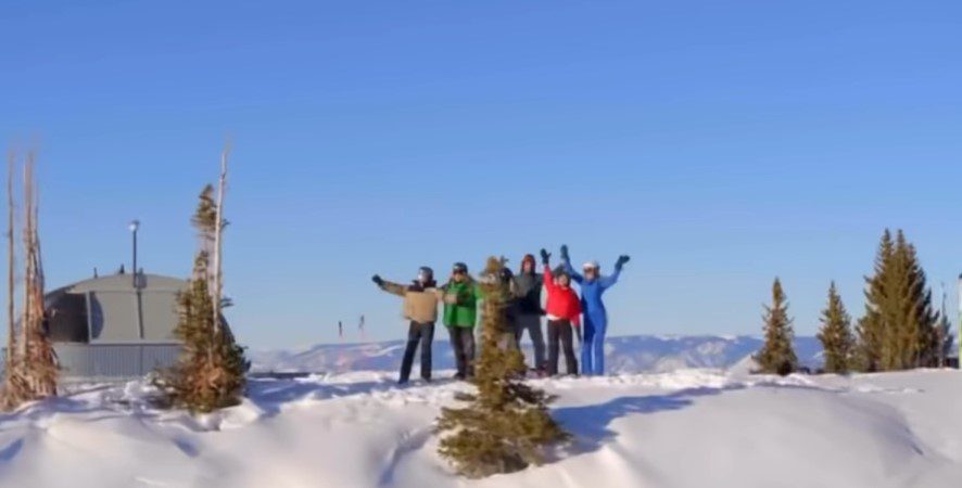 Những bà nội trợ thực hiện đi trượt tuyết ở Aspen